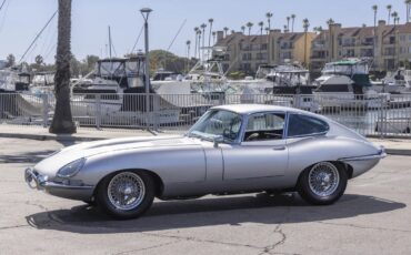 Jaguar-E-type-xke-1962-Silver-Black-10