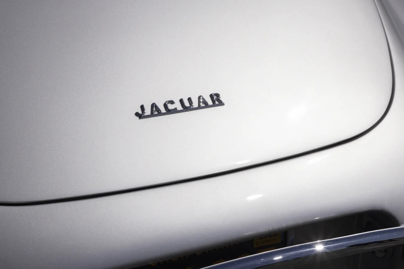 Jaguar-E-type-xke-1962-Silver-Black-12