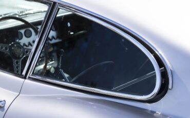 Jaguar-E-type-xke-1962-Silver-Black-13
