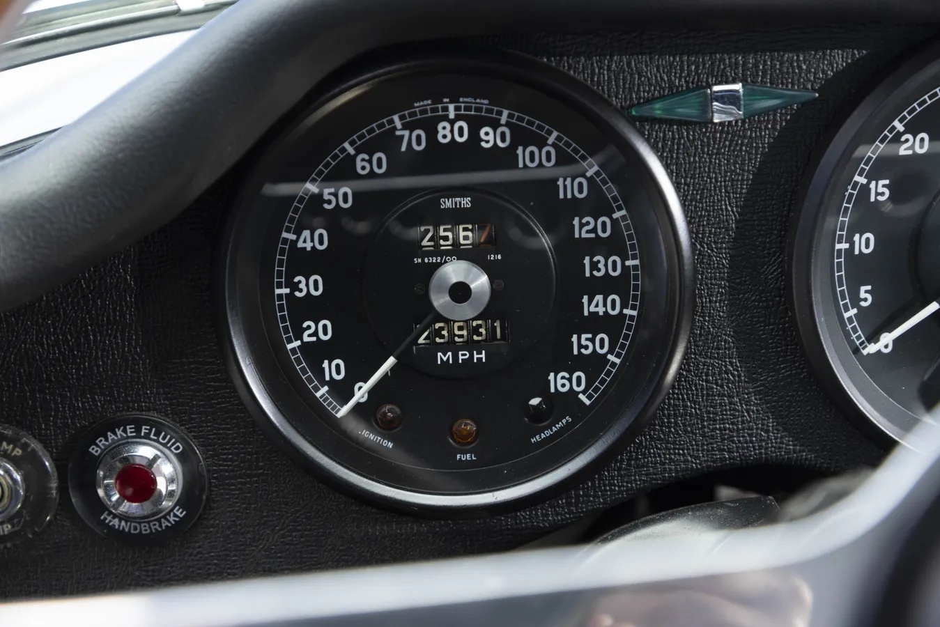 Jaguar-E-type-xke-1962-Silver-Black-14