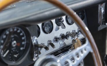 Jaguar-E-type-xke-1962-Silver-Black-15