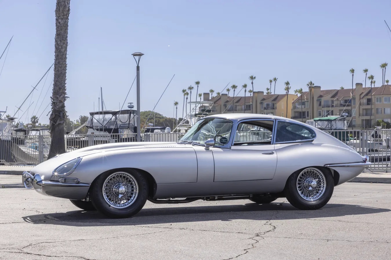 Jaguar-E-type-xke-1962-Silver-Black-18