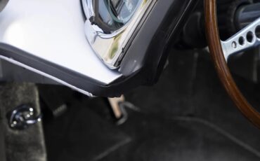 Jaguar-E-type-xke-1962-Silver-Black-19