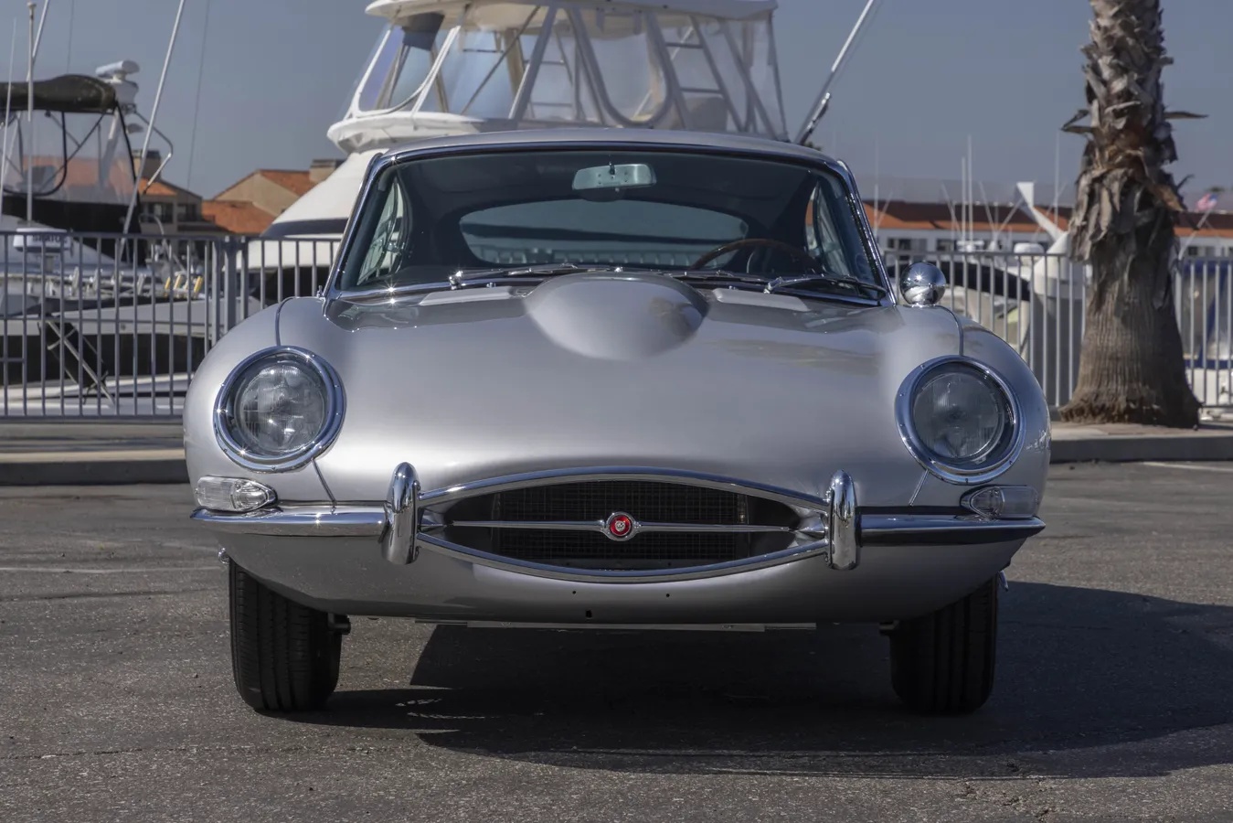 Jaguar-E-type-xke-1962-Silver-Black-2