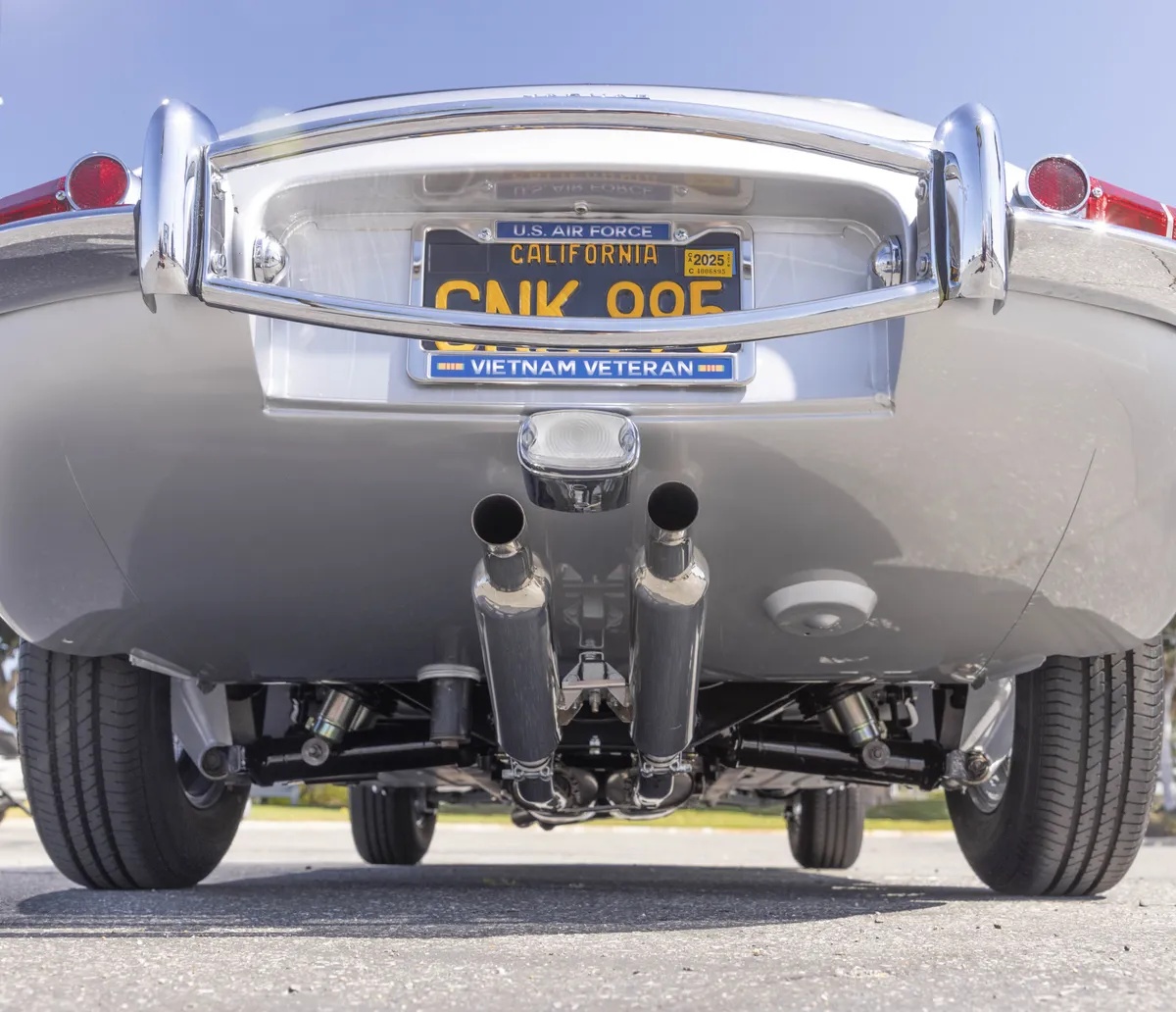 Jaguar-E-type-xke-1962-Silver-Black-7