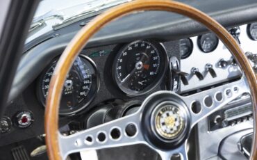Jaguar-E-type-xke-1962-Silver-Black-9