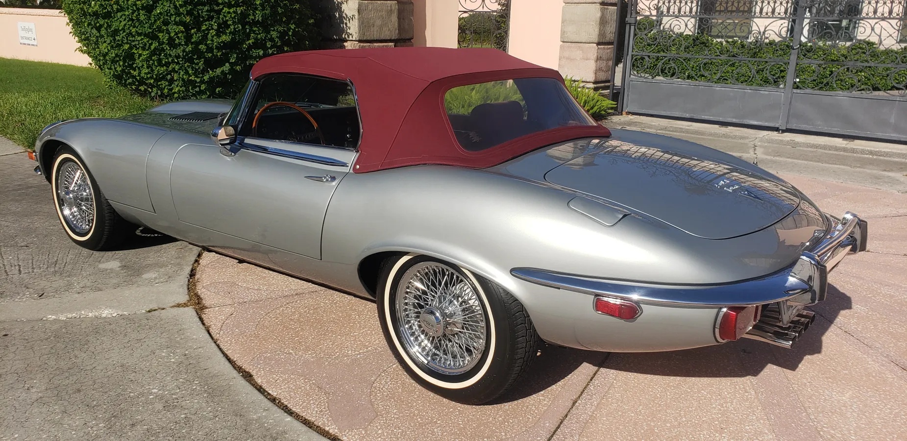 Jaguar-E-type-xke-1972-Opalessa-Silver-Red