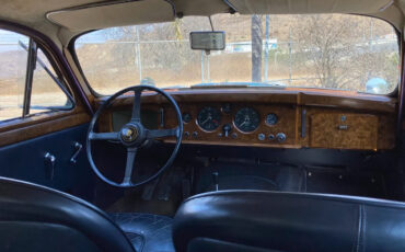 Jaguar-Mark-1-1959-Salloon-2
