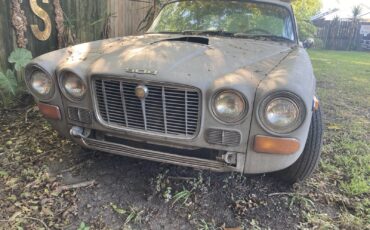 Jaguar-XJ-1970-5