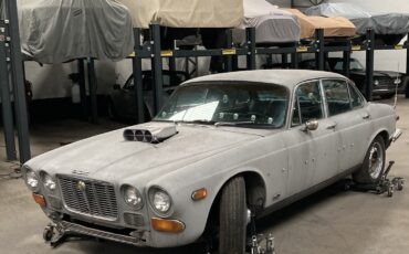 Jaguar-XJ-1970-6