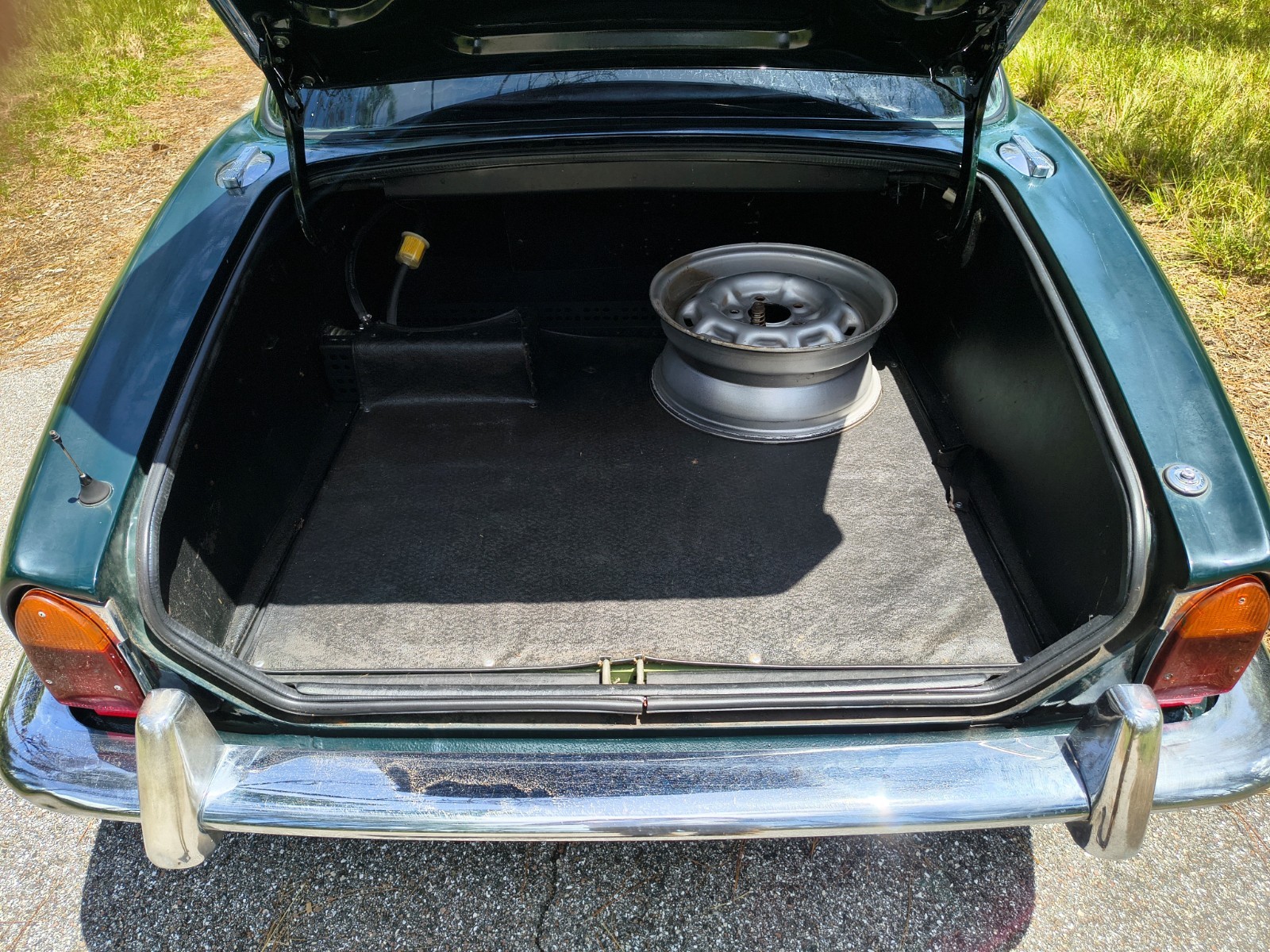 Jaguar-XJ-1983-Sedan-16