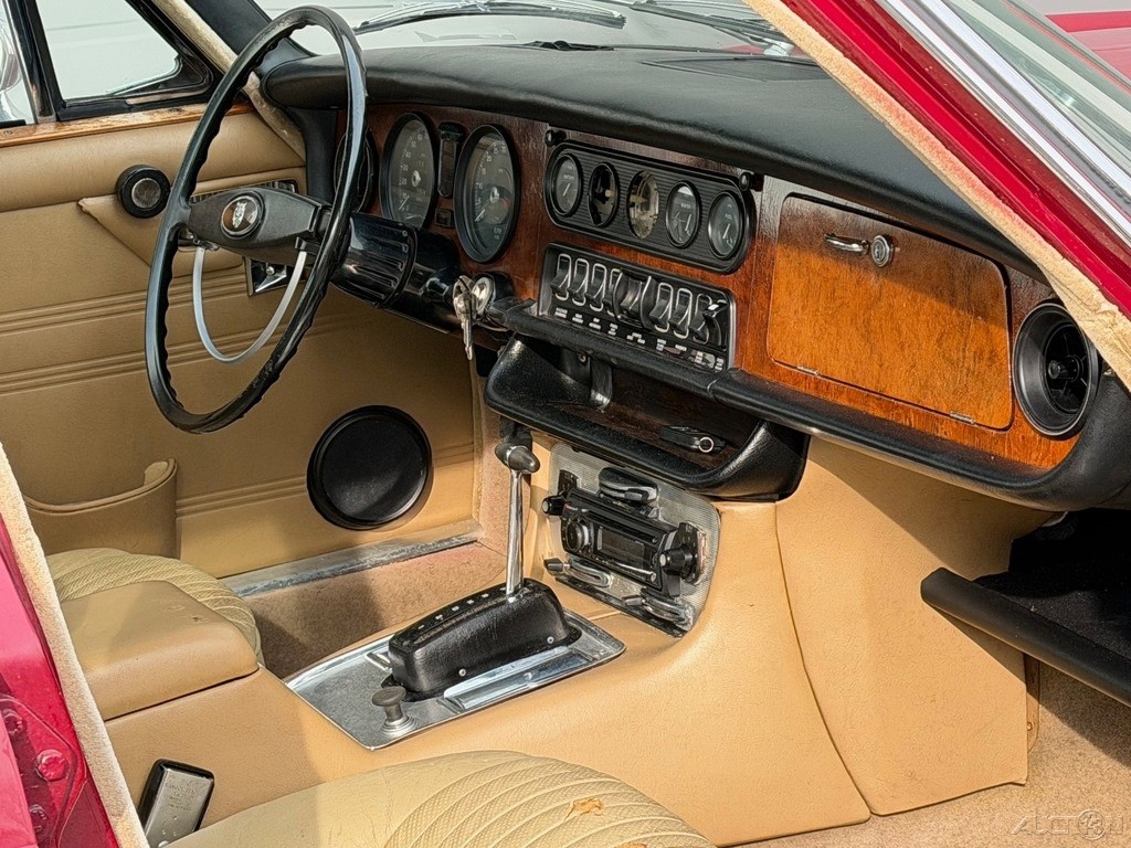 Jaguar-XJ6-1972-Sedan-16