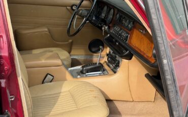 Jaguar-XJ6-1972-Sedan-17