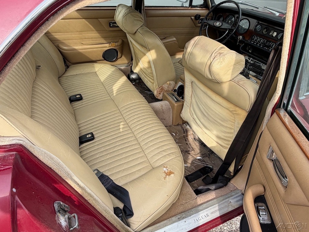 Jaguar-XJ6-1972-Sedan-20