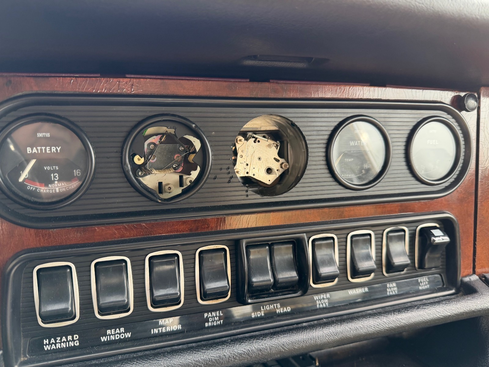 Jaguar-XJ6-1972-Sedan-26