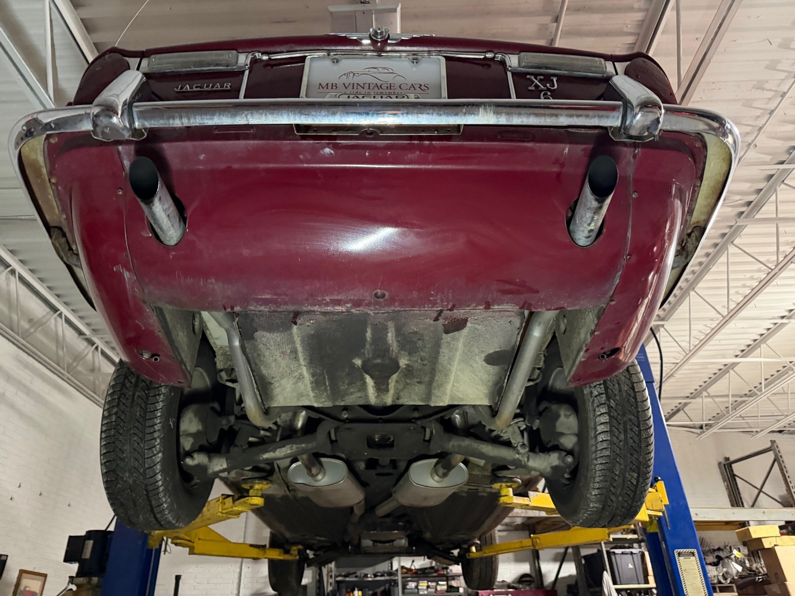 Jaguar-XJ6-1972-Sedan-27