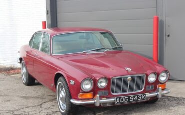 Jaguar-XJ6-1972-Sedan-3