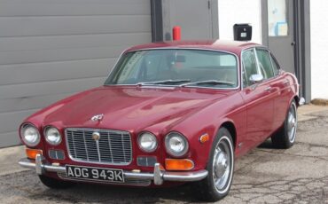 Jaguar-XJ6-1972-Sedan