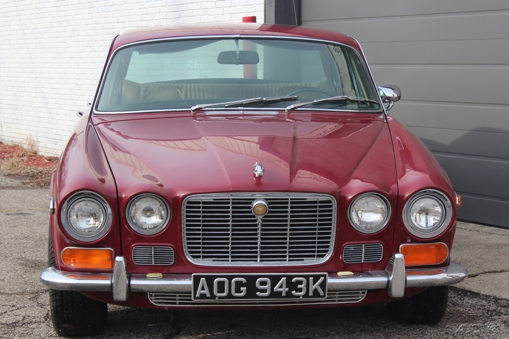 Jaguar-XJ6-1972-Sedan-6