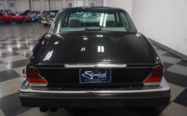 Jaguar-XJ6-1983-Sedan-12