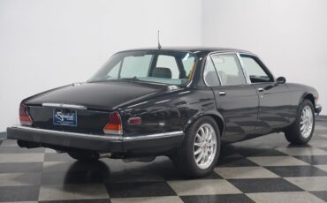 Jaguar-XJ6-1983-Sedan-14