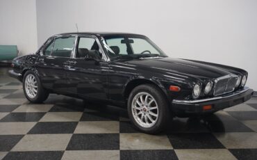 Jaguar-XJ6-1983-Sedan-19