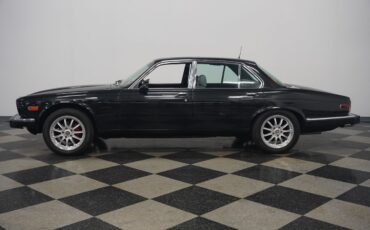 Jaguar-XJ6-1983-Sedan-2