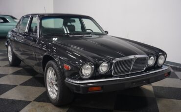 Jaguar-XJ6-1983-Sedan-20