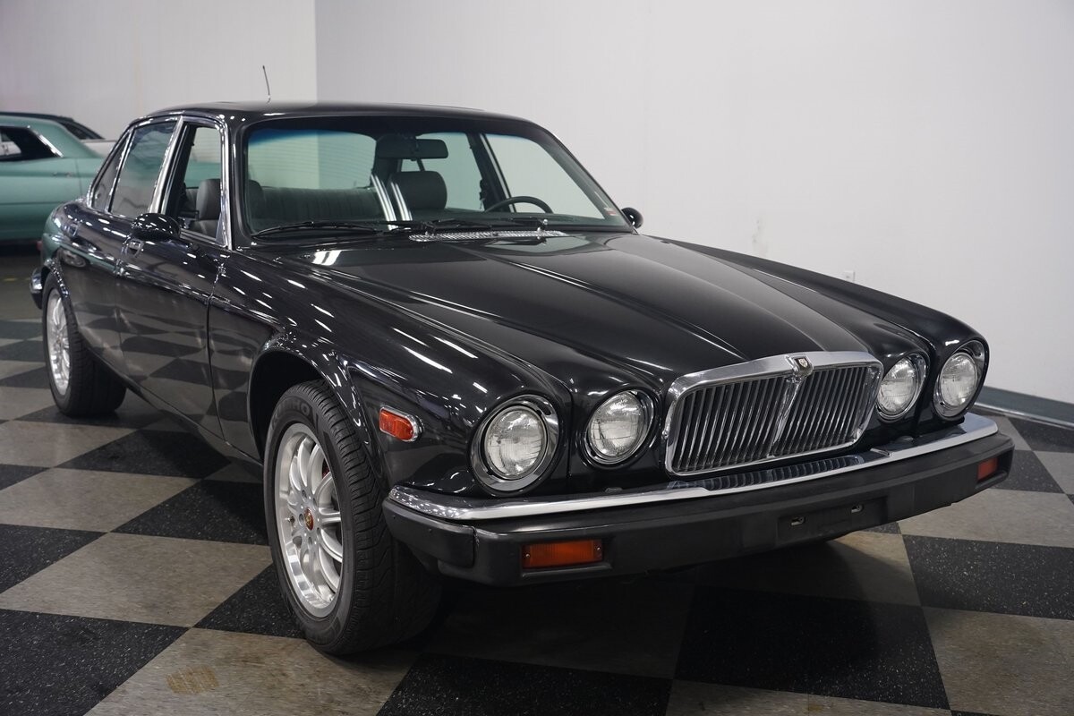 Jaguar-XJ6-1983-Sedan-20