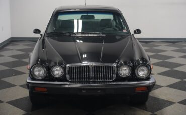 Jaguar-XJ6-1983-Sedan-21
