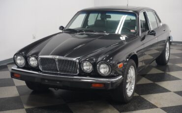 Jaguar-XJ6-1983-Sedan-22