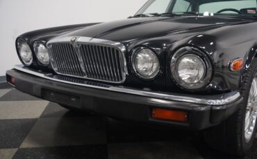 Jaguar-XJ6-1983-Sedan-23