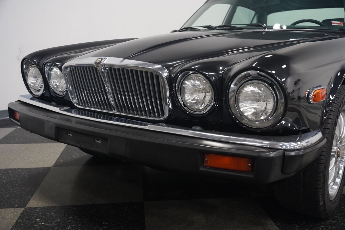 Jaguar-XJ6-1983-Sedan-23