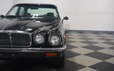 Jaguar-XJ6-1983-Sedan-24