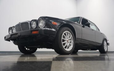 Jaguar-XJ6-1983-Sedan-25
