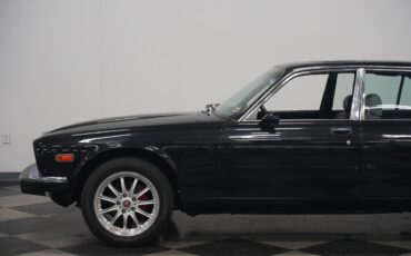 Jaguar-XJ6-1983-Sedan-27