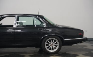 Jaguar-XJ6-1983-Sedan-28