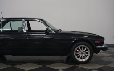 Jaguar-XJ6-1983-Sedan-35