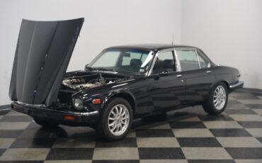 Jaguar-XJ6-1983-Sedan-36