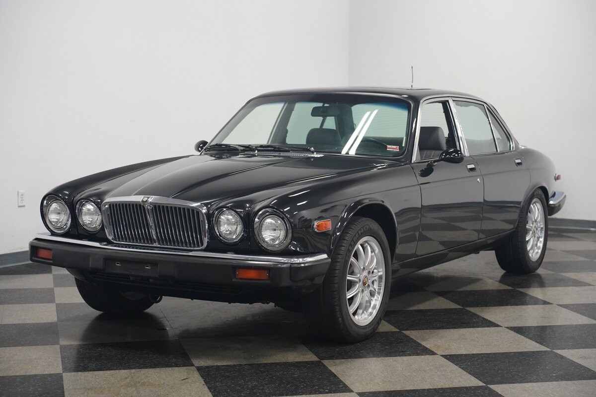 Jaguar-XJ6-1983-Sedan-5