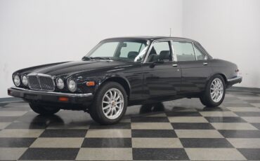 Jaguar-XJ6-1983-Sedan-6