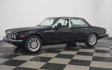 Jaguar-XJ6-1983-Sedan-7