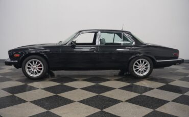 Jaguar-XJ6-1983-Sedan-8