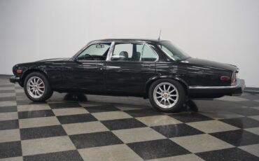 Jaguar-XJ6-1983-Sedan-9