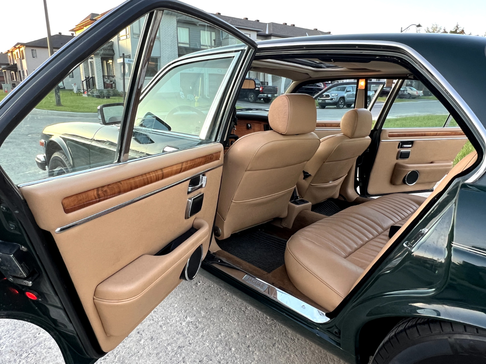 Jaguar-XJ6-1987-Sedan-12