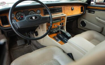 Jaguar-XJ6-1987-Sedan-33