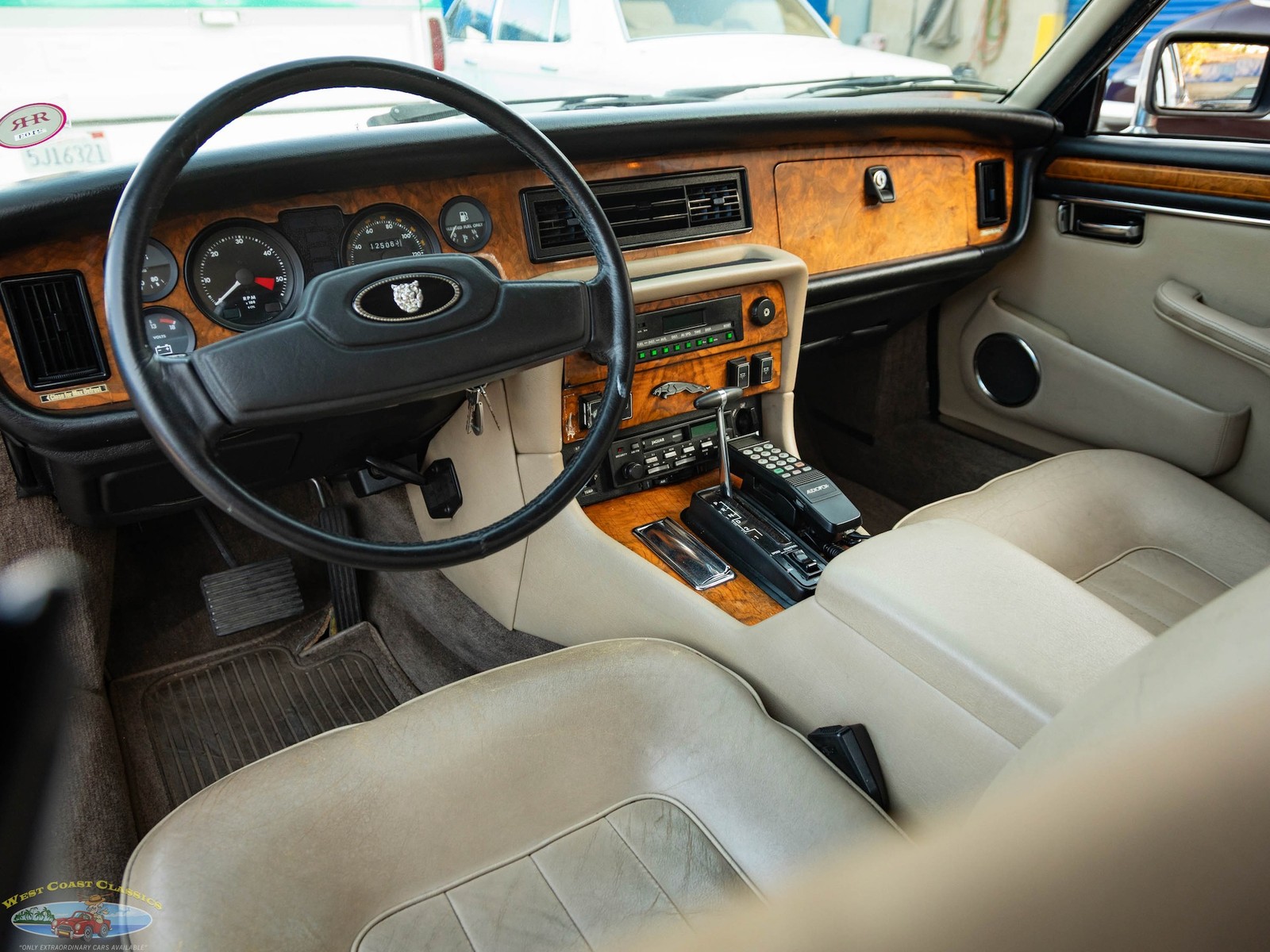 Jaguar-XJ6-1987-Sedan-33