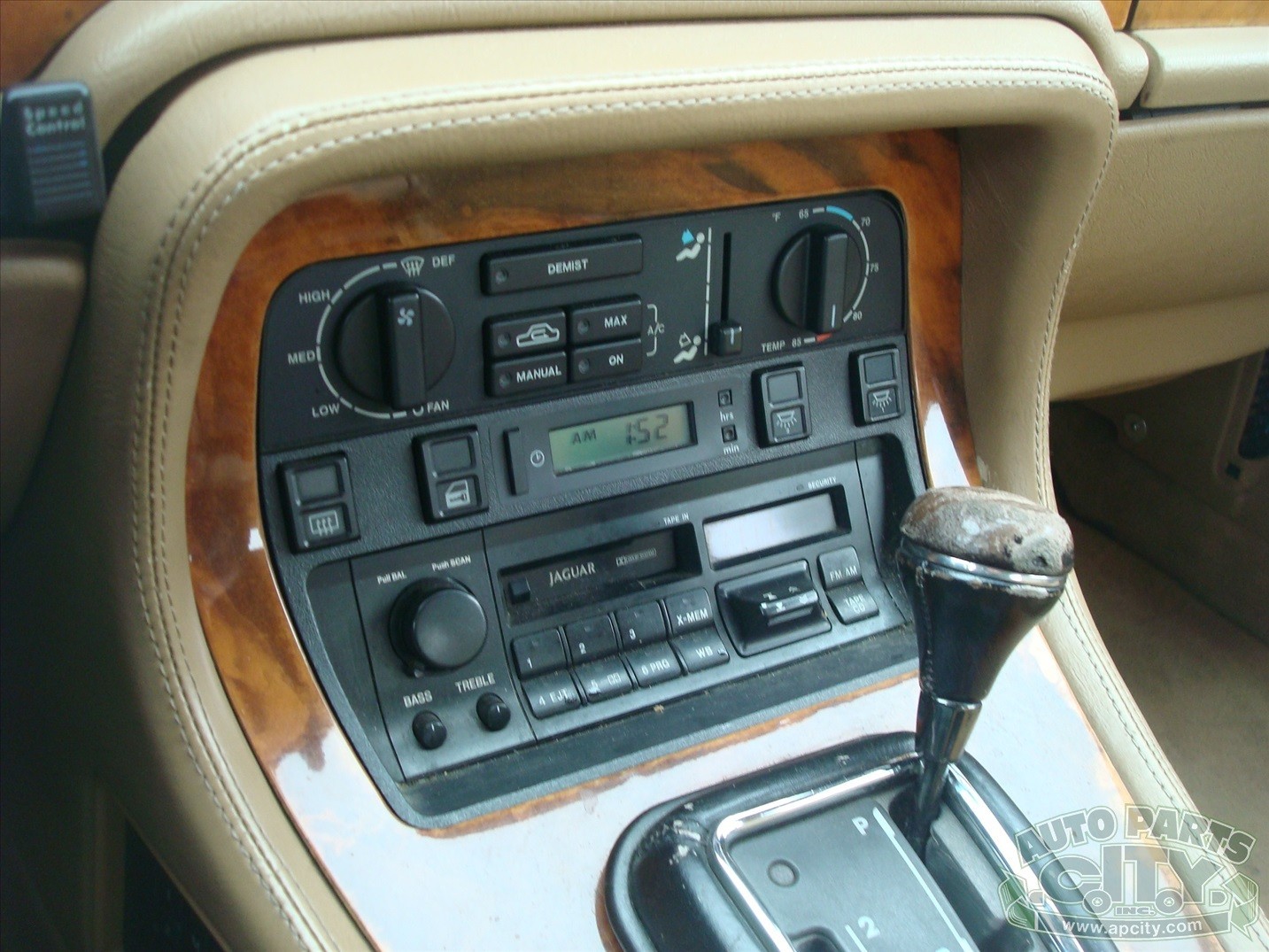 Jaguar-XJ6-1993-Sedan-16