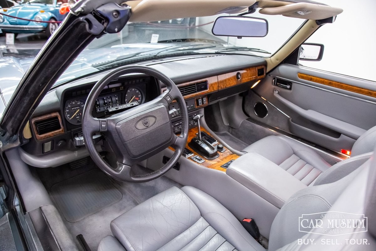 Jaguar-XJS-1990-Convertible-27