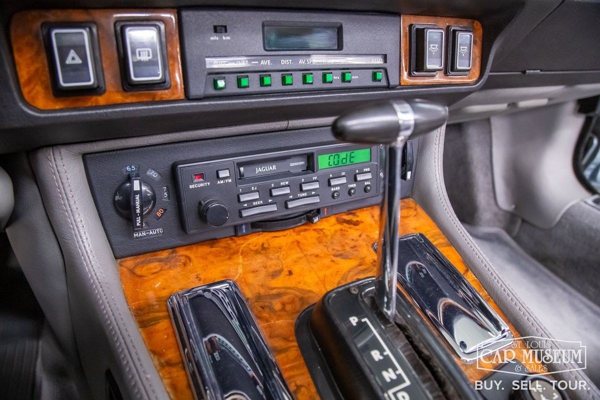 Jaguar-XJS-1990-Convertible-33